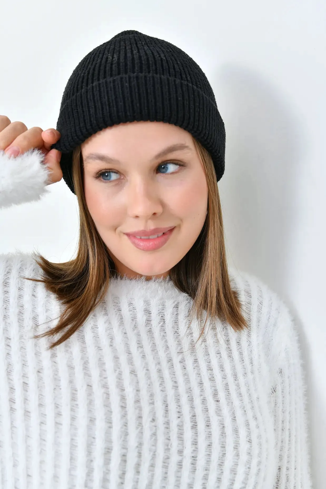 FULL NEEDLE KNIT HAT - BLACK