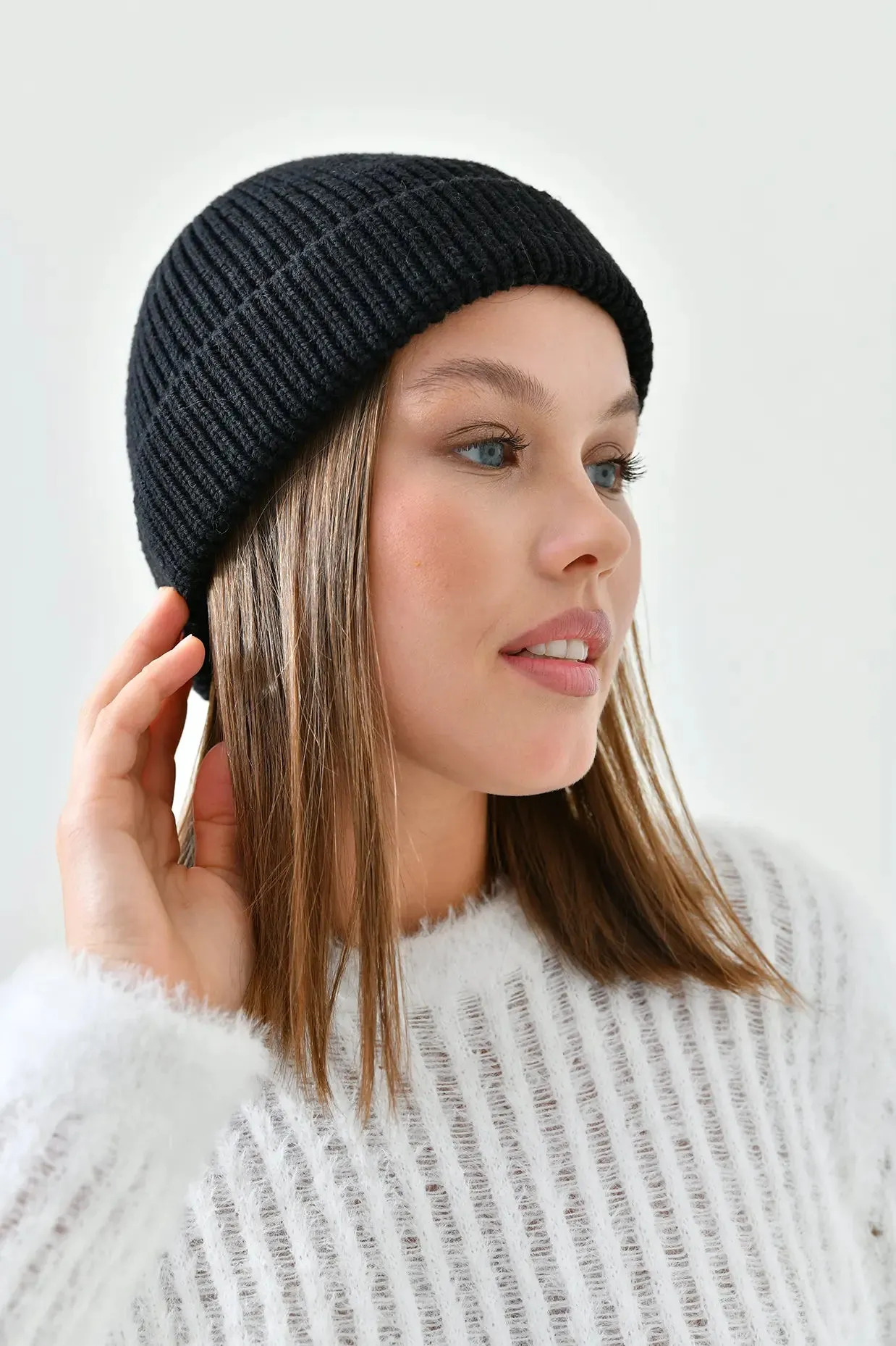 FULL NEEDLE KNIT HAT - BLACK