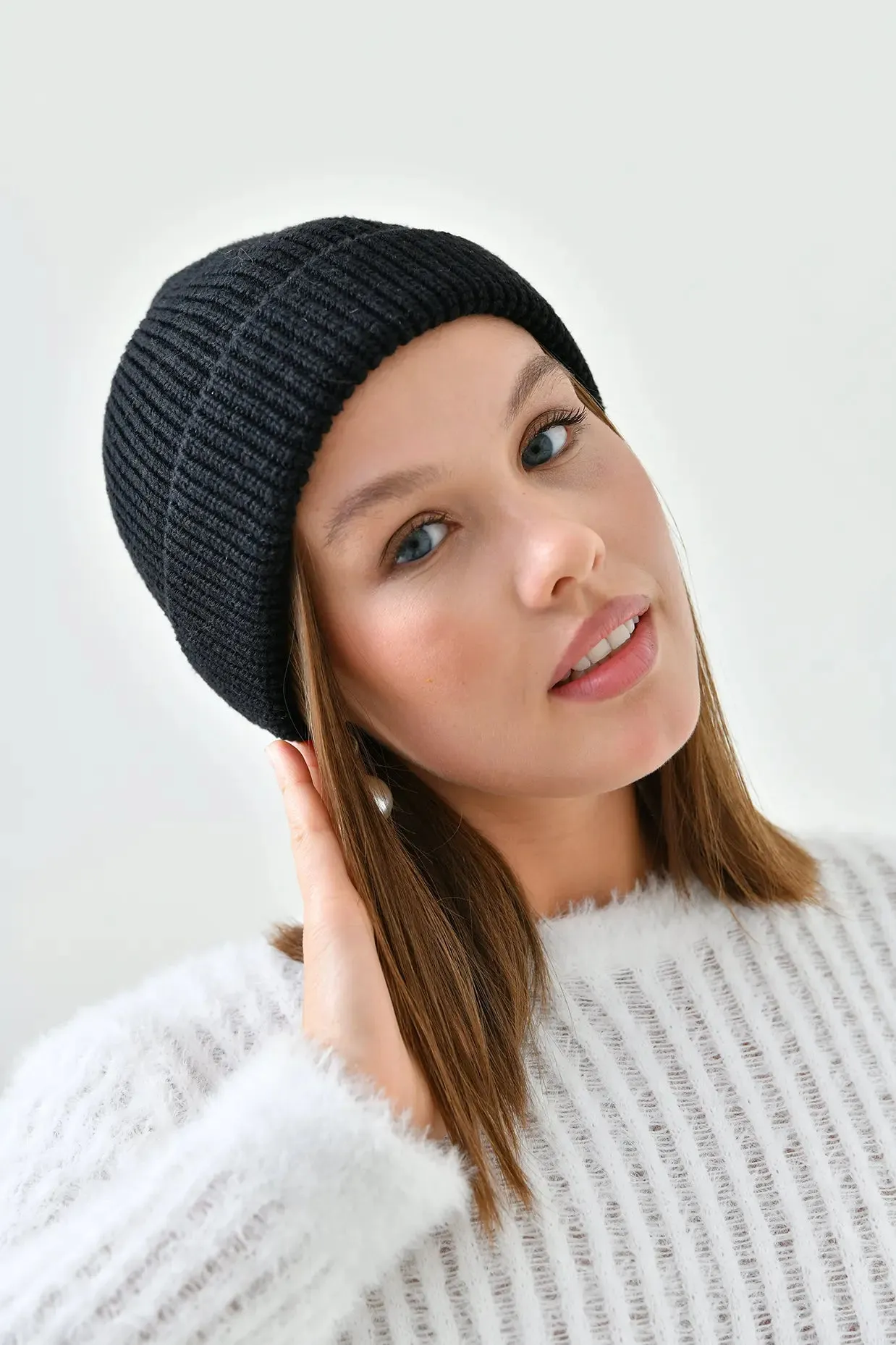 FULL NEEDLE KNIT HAT - BLACK