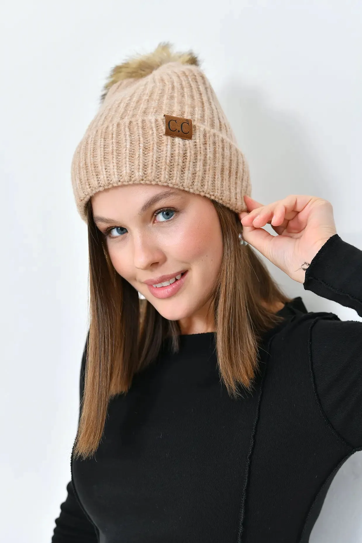 FUR DETAILED KNIT HAT - BEIGE