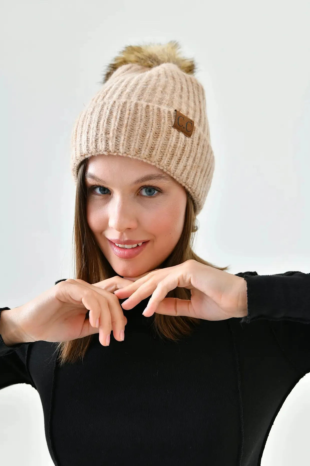 FUR DETAILED KNIT HAT - BEIGE