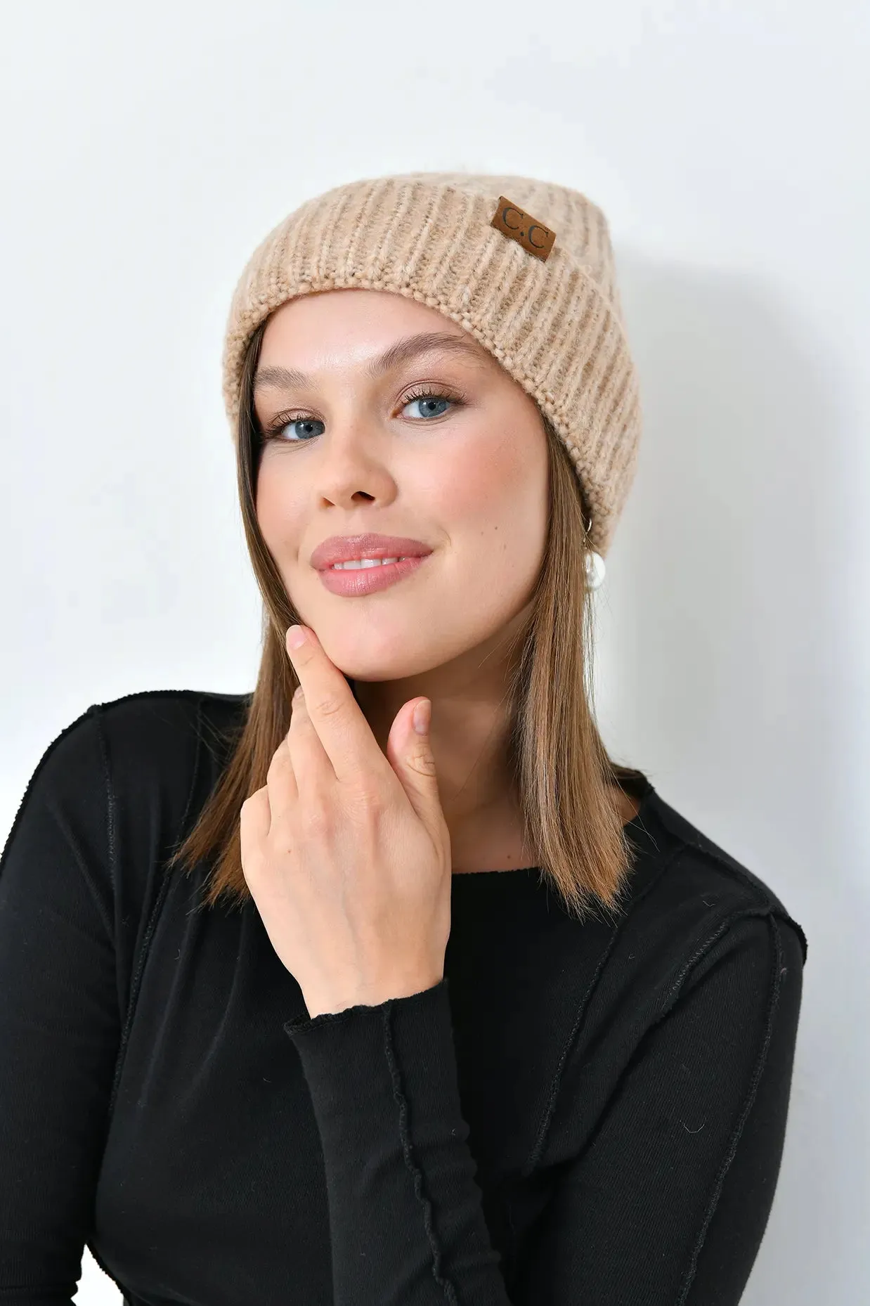 FUR DETAILED KNIT HAT - BEIGE