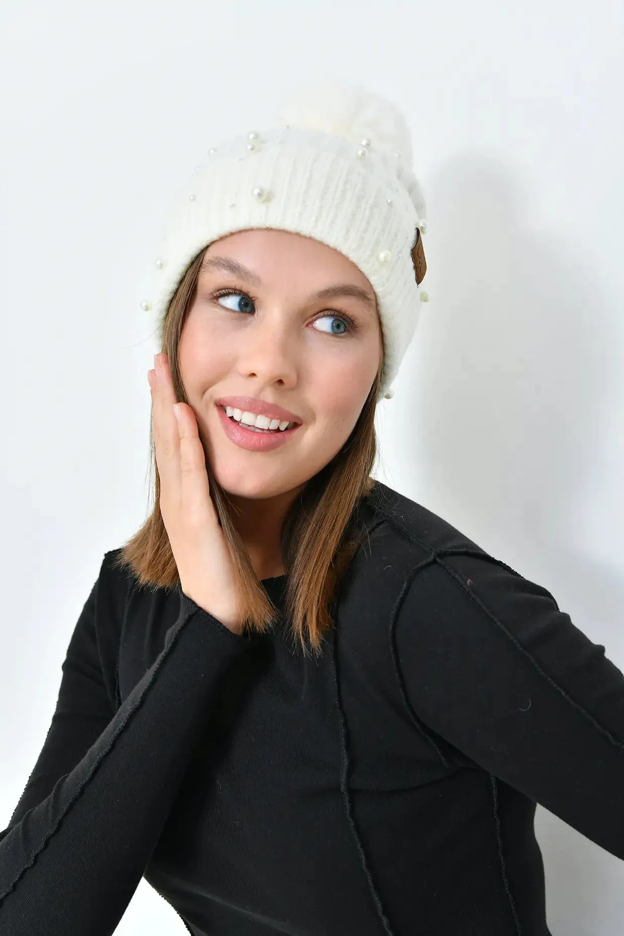 FUR&PEARL EMBELLISHED KNIT HAT - ECRU