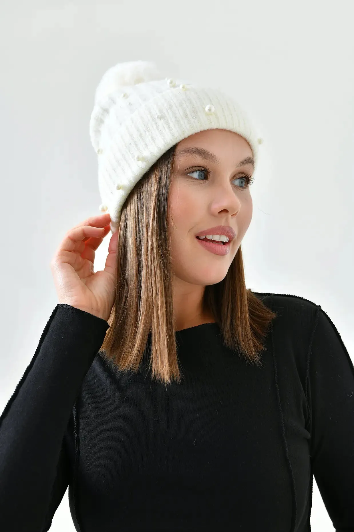 FUR&PEARL EMBELLISHED KNIT HAT - ECRU